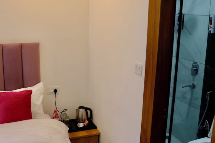 Room 8 of 13