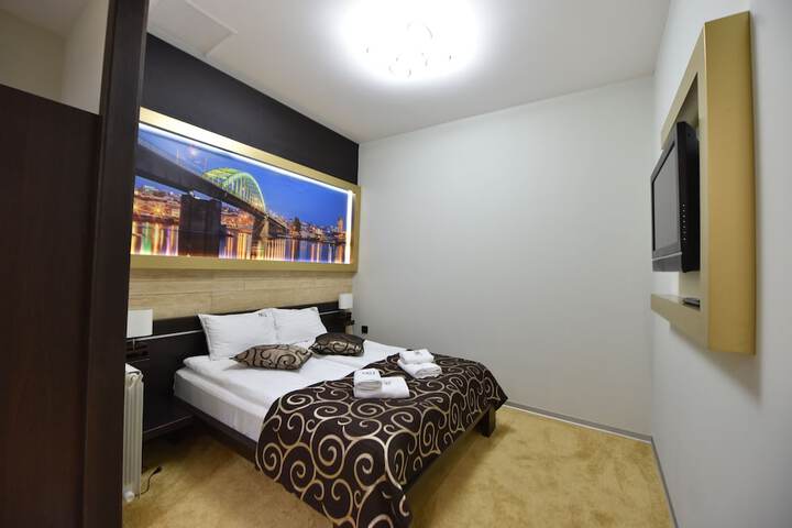 Room 16 of 27