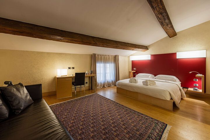 Room 16 of 52