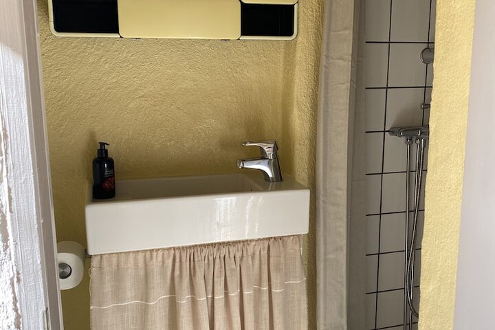 Room 50 of 112