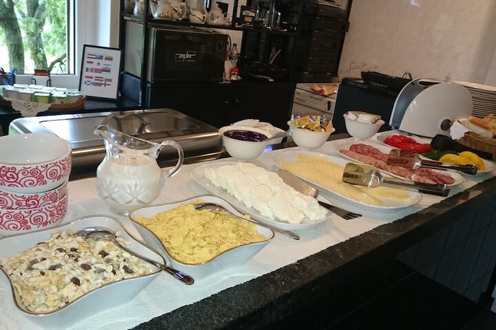 Breakfast/Coffee Service 26 of 45