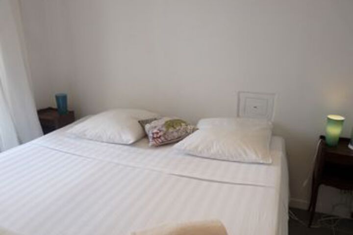 Room 8 of 18