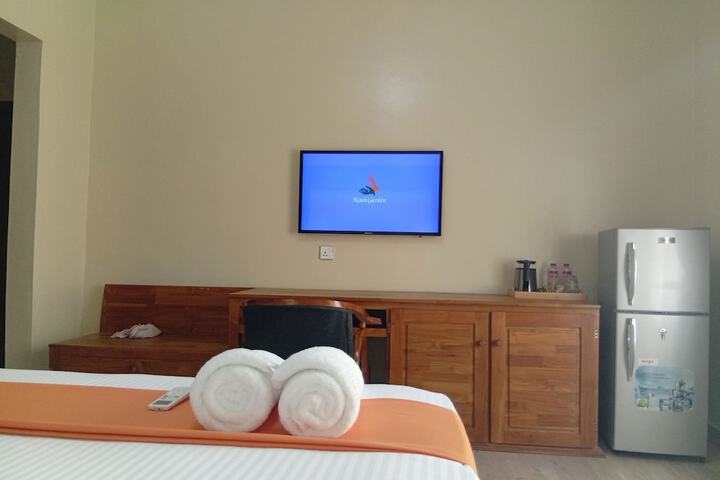 Room 4 of 16