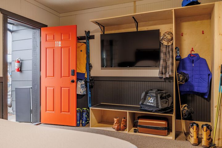 Room 16 of 60