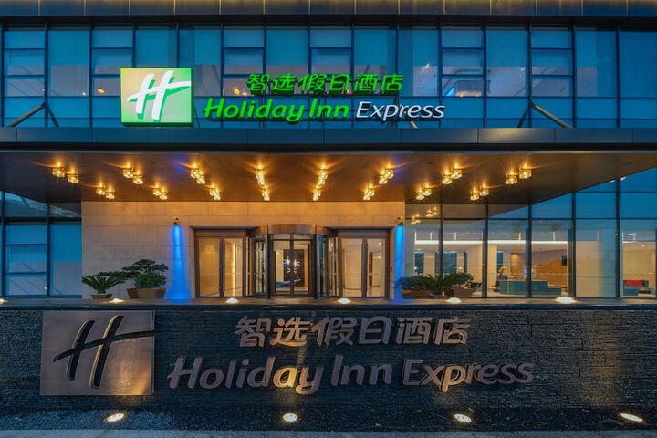Hotel 100 of 102