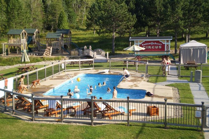 Hotel Pool