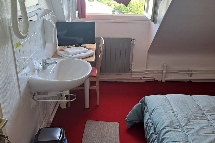 Room 6 of 20