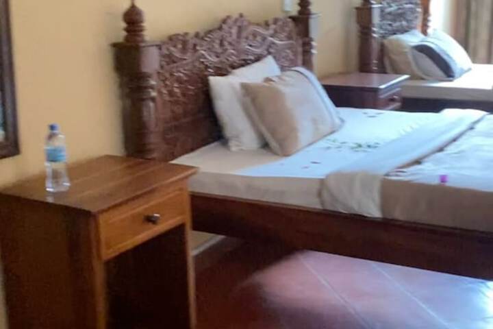 Room 10 of 28
