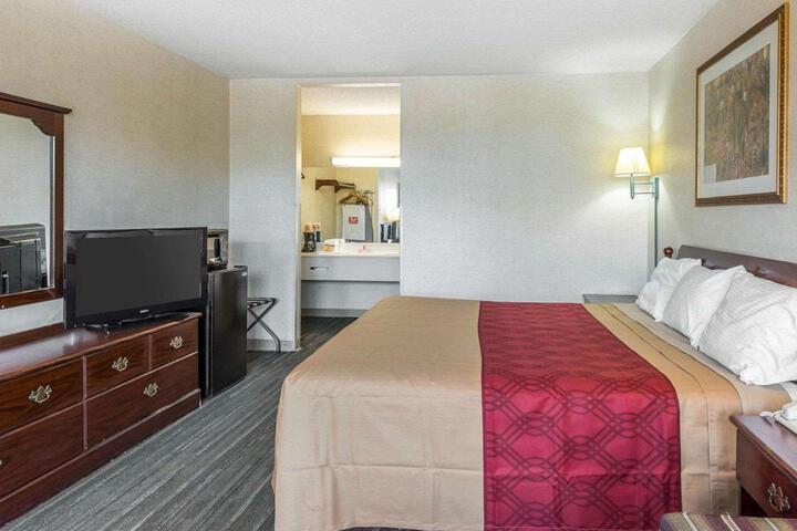 1 King Bed (2 of 5)