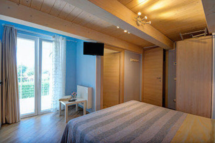 Room 17 of 18