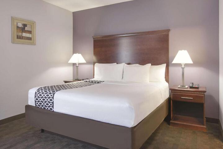1 King Bed (15 of 15)