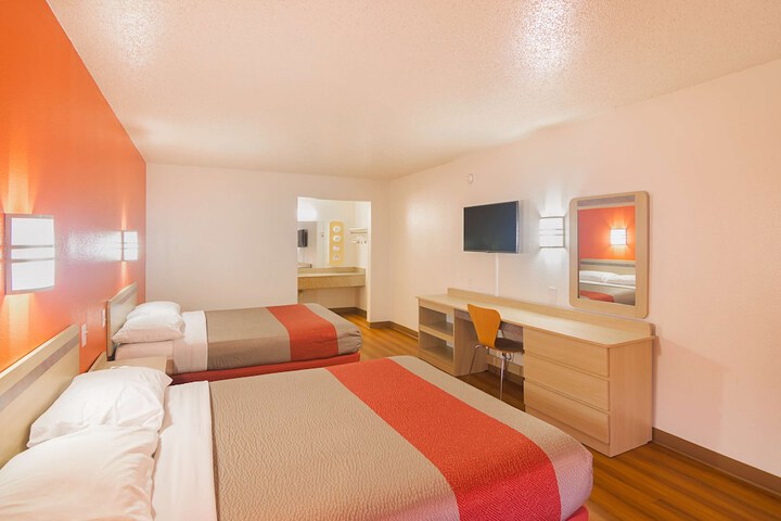 Room 14 of 32