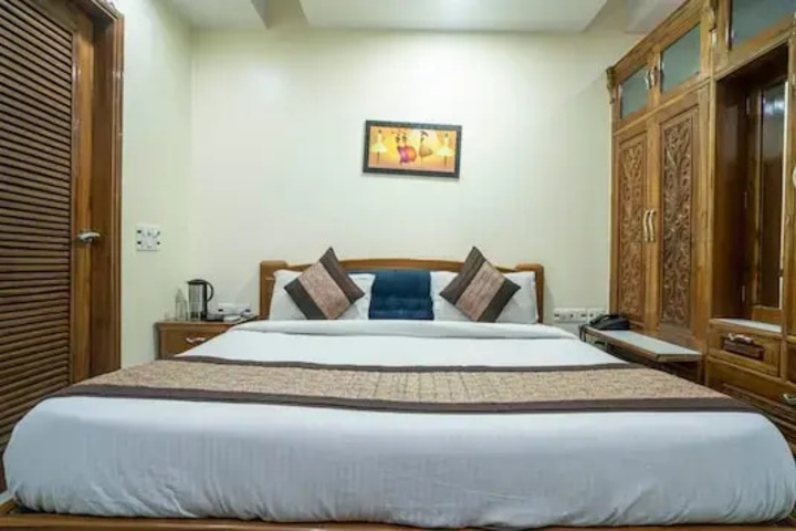 Room 2 of 16