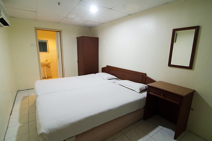 Room 15 of 93
