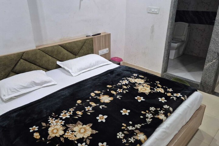 Room 13 of 42