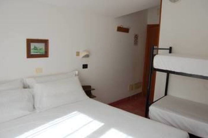 Room 27 of 46
