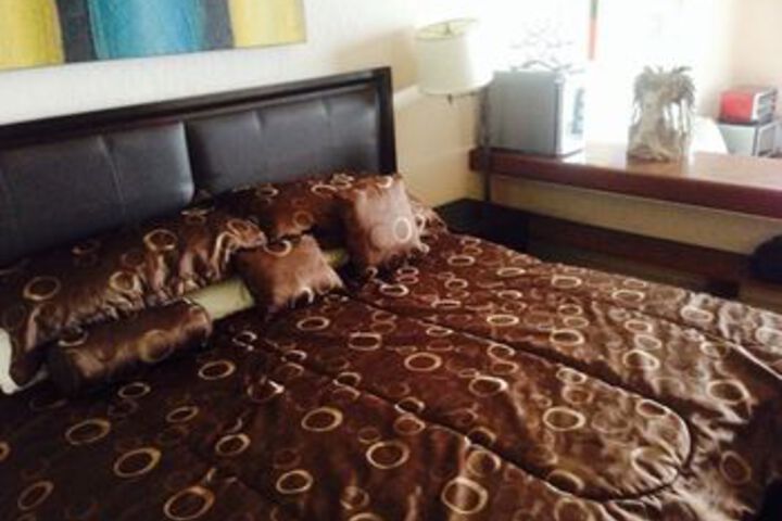 Room 10 of 26