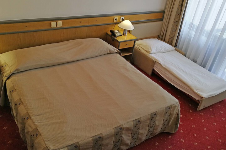 Room 6 of 49