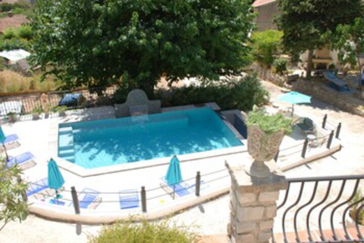Pool 15 of 40