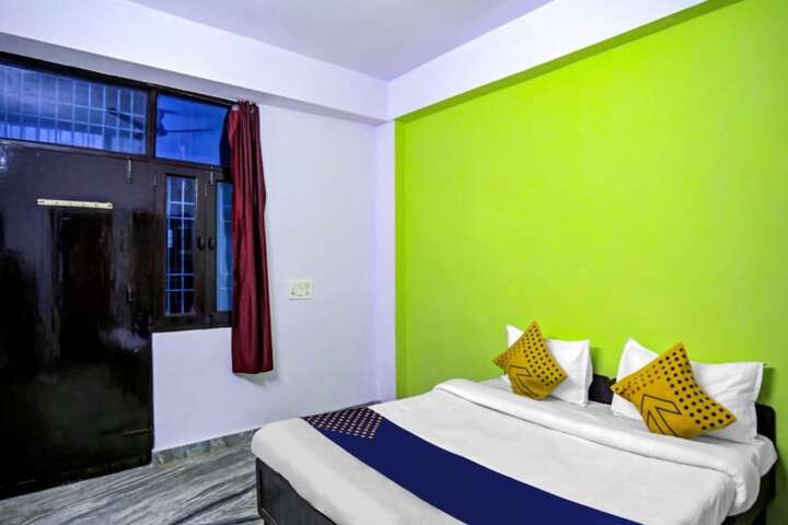 Room 8 of 15