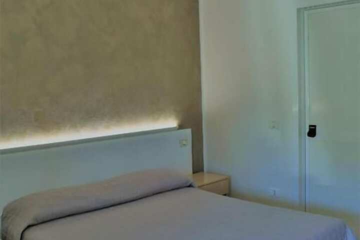 Room 10 of 19