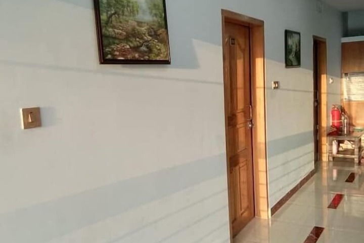Room 6 of 9