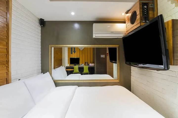 Room 16 of 41