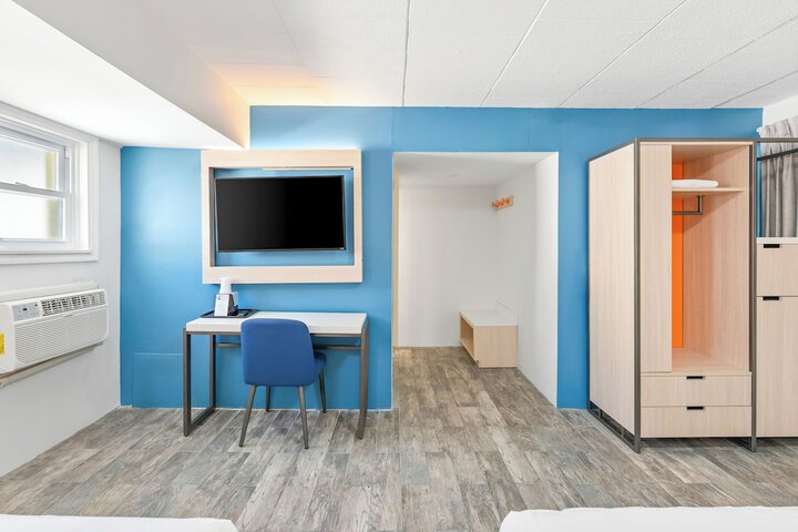 2 Double Beds (7 of 7)