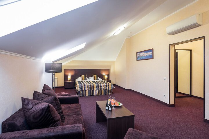 Room 32 of 85