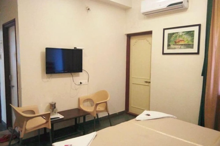 Room 3 of 13