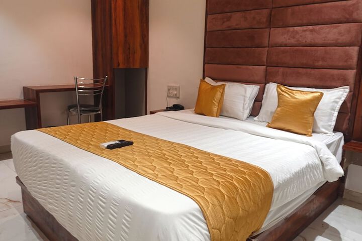 Room 11 of 23