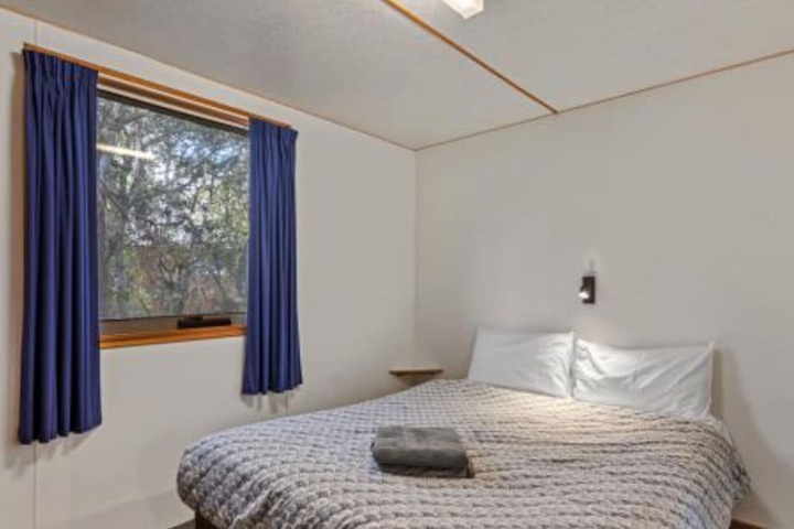Room 12 of 102