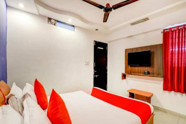 Room 8 of 17