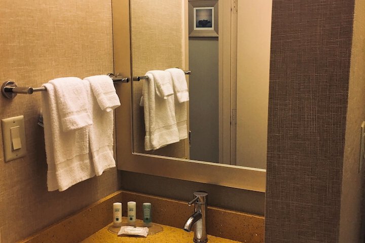 Bathroom sink