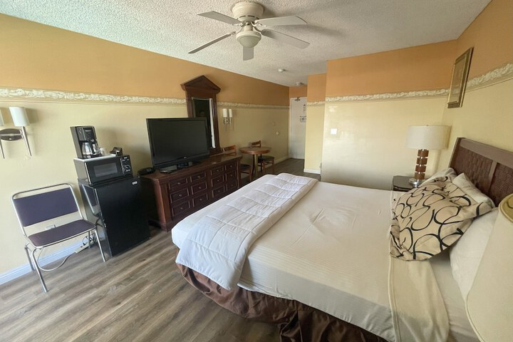 Room 21 of 65