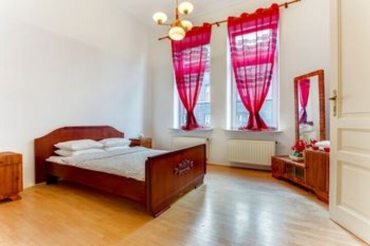 Room 93 of 177