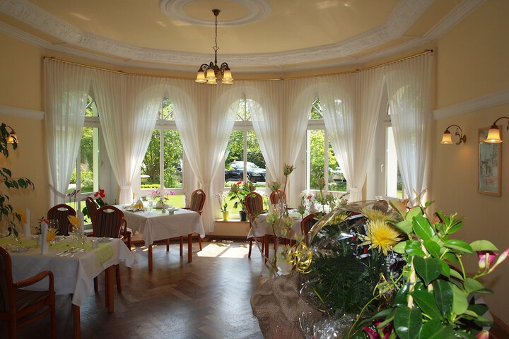 Dining Photos