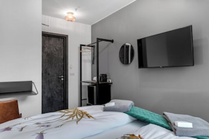 Room 85 of 219