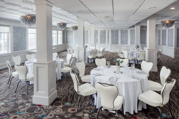 Ballroom/Hall 28 of 37