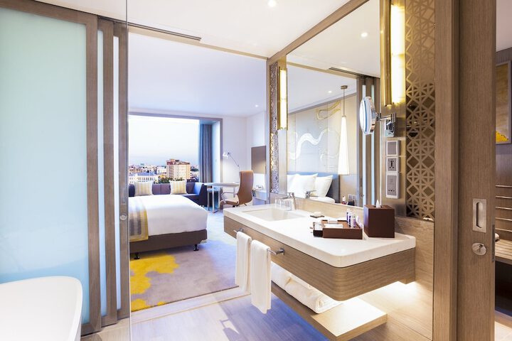 Room 27 of 250