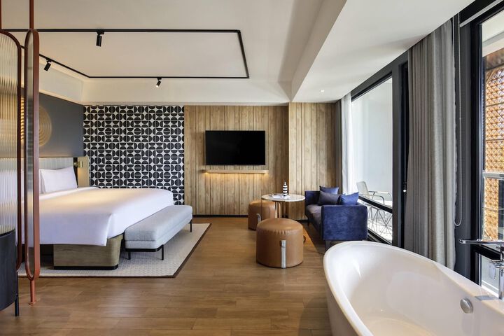 Room 28 of 86