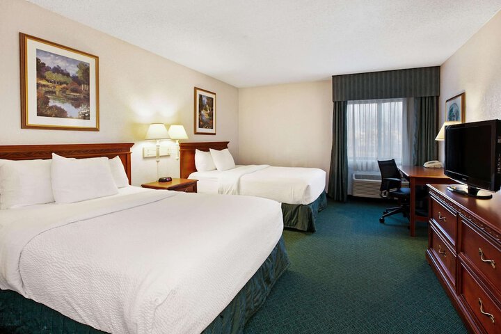 1 Double Bed Mobility Accessible (4 of 16)