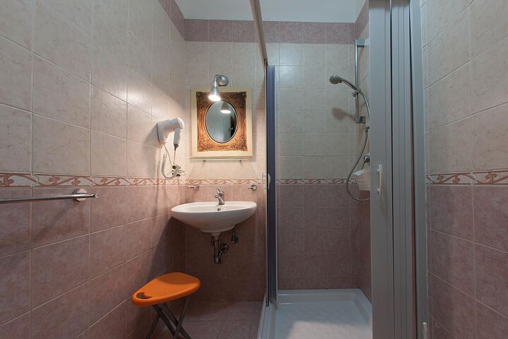 Room 2 of 56