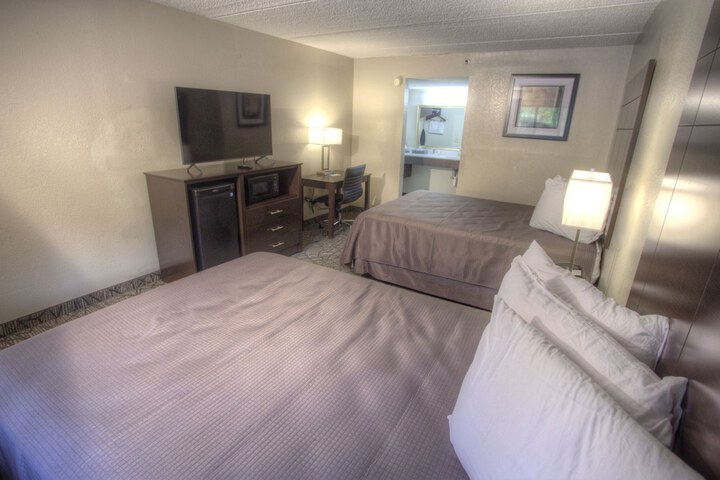 2 Double Beds (1 of 11)