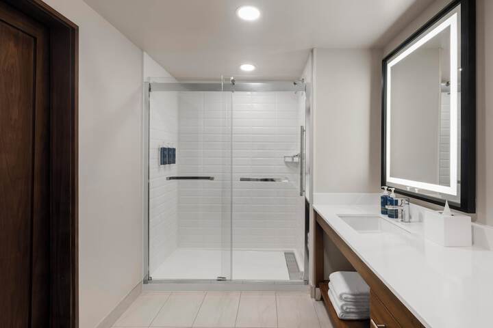 Room 34 of 48
