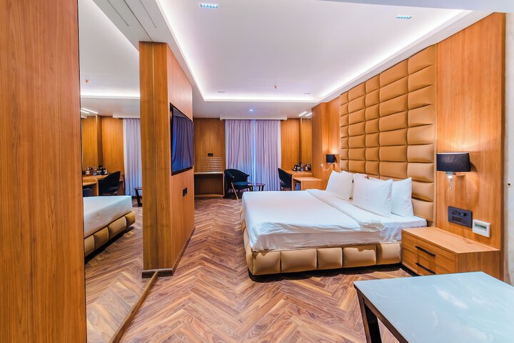 Room 8 of 11