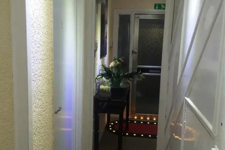 Room 9 of 9