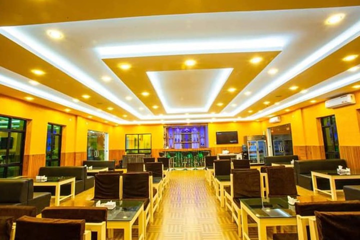 Dining 2 of 11