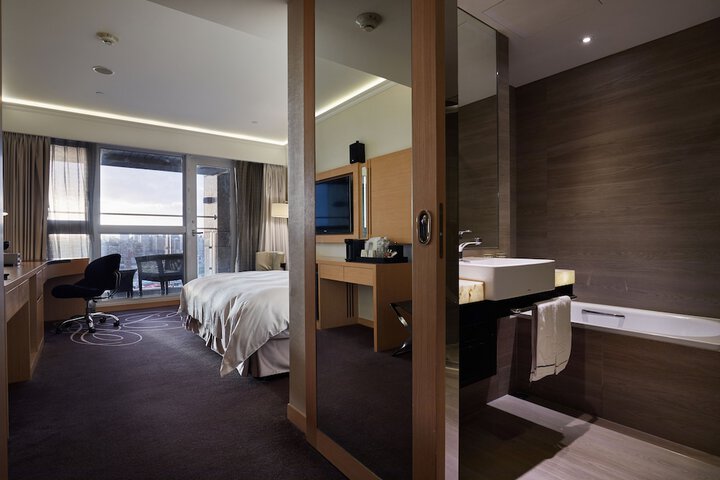 Room 32 of 55