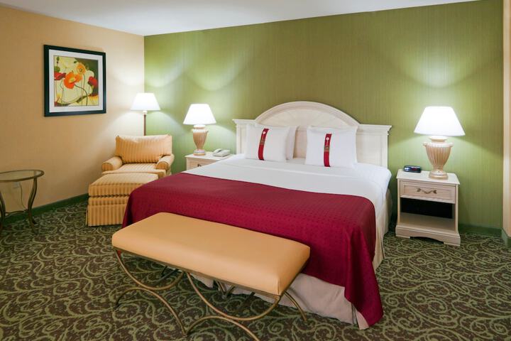 Premium King Bed (12 of 22)